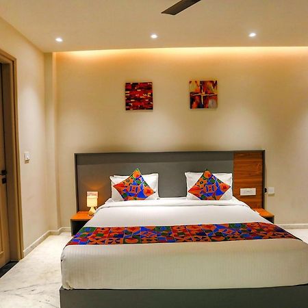 نويدا Fabhotel Clarks Suites المظهر الخارجي الصورة