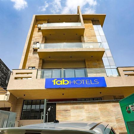 نويدا Fabhotel Clarks Suites المظهر الخارجي الصورة