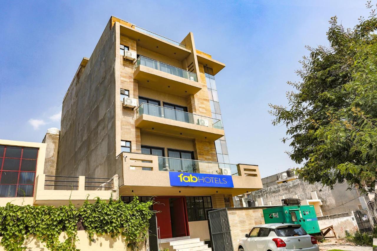 نويدا Fabhotel Clarks Suites المظهر الخارجي الصورة