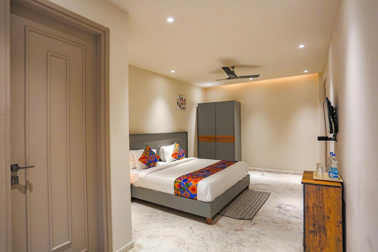 نويدا Fabhotel Clarks Suites المظهر الخارجي الصورة