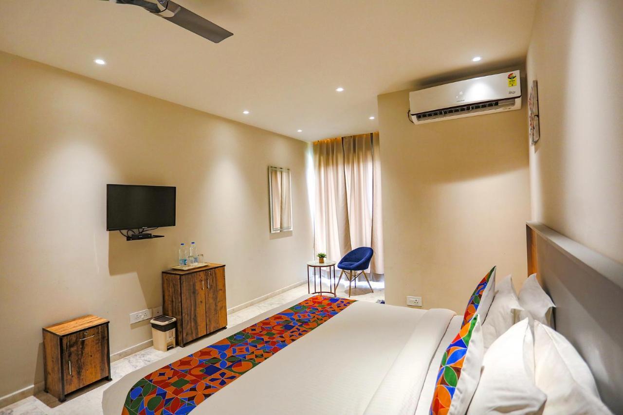 نويدا Fabhotel Clarks Suites المظهر الخارجي الصورة